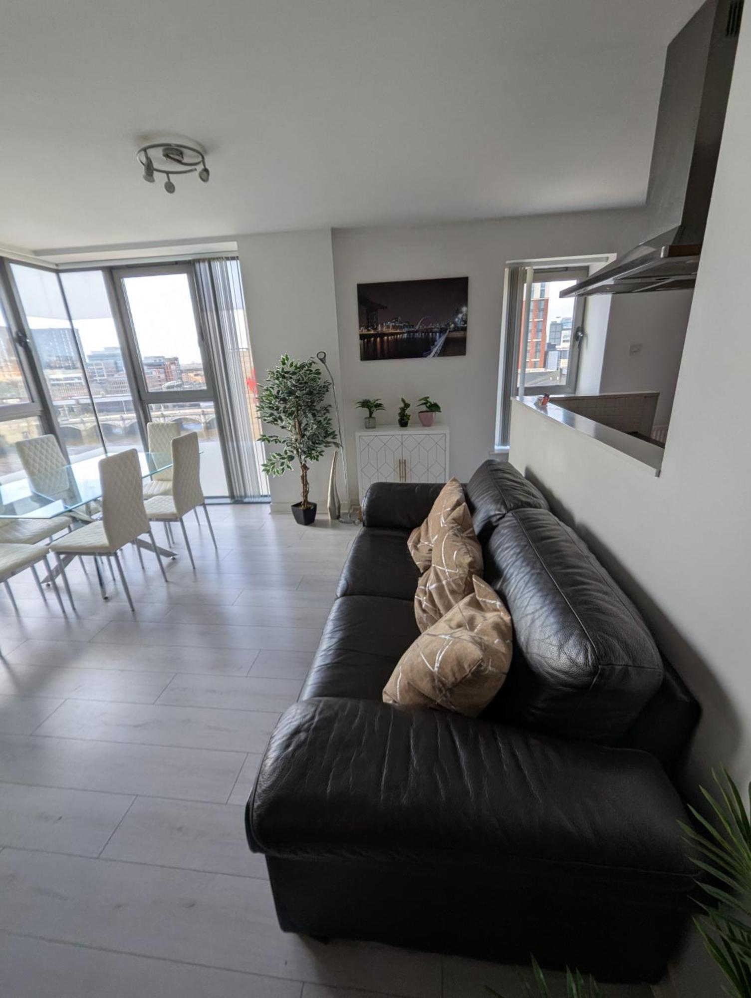 Glasgow City Centre Waterfront Apartment Buitenkant foto