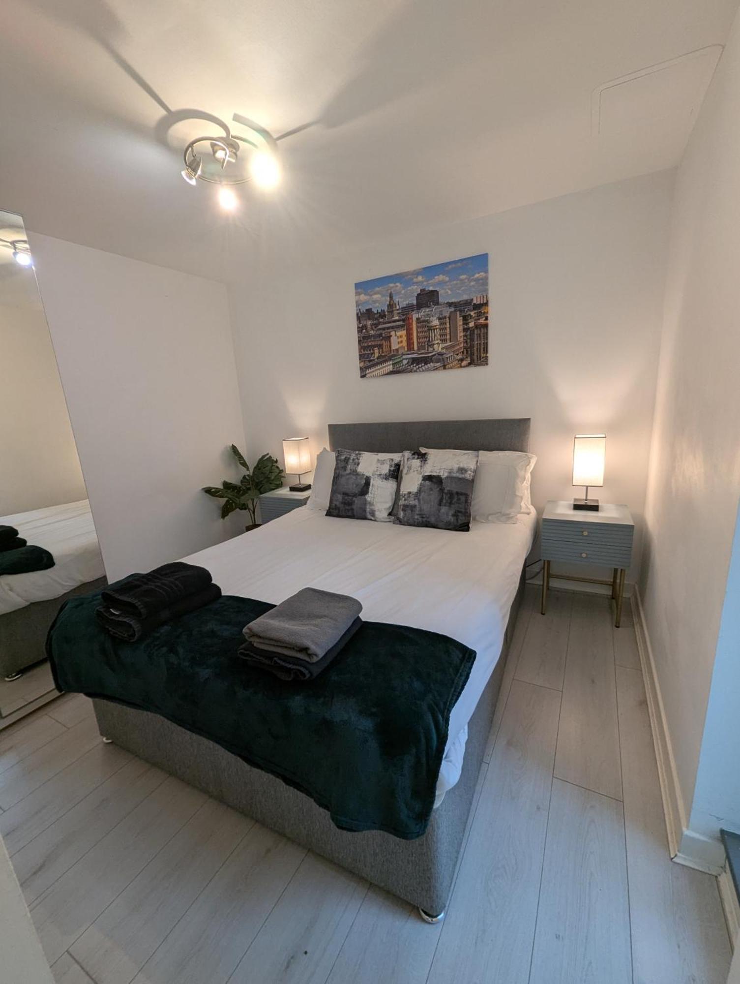 Glasgow City Centre Waterfront Apartment Buitenkant foto