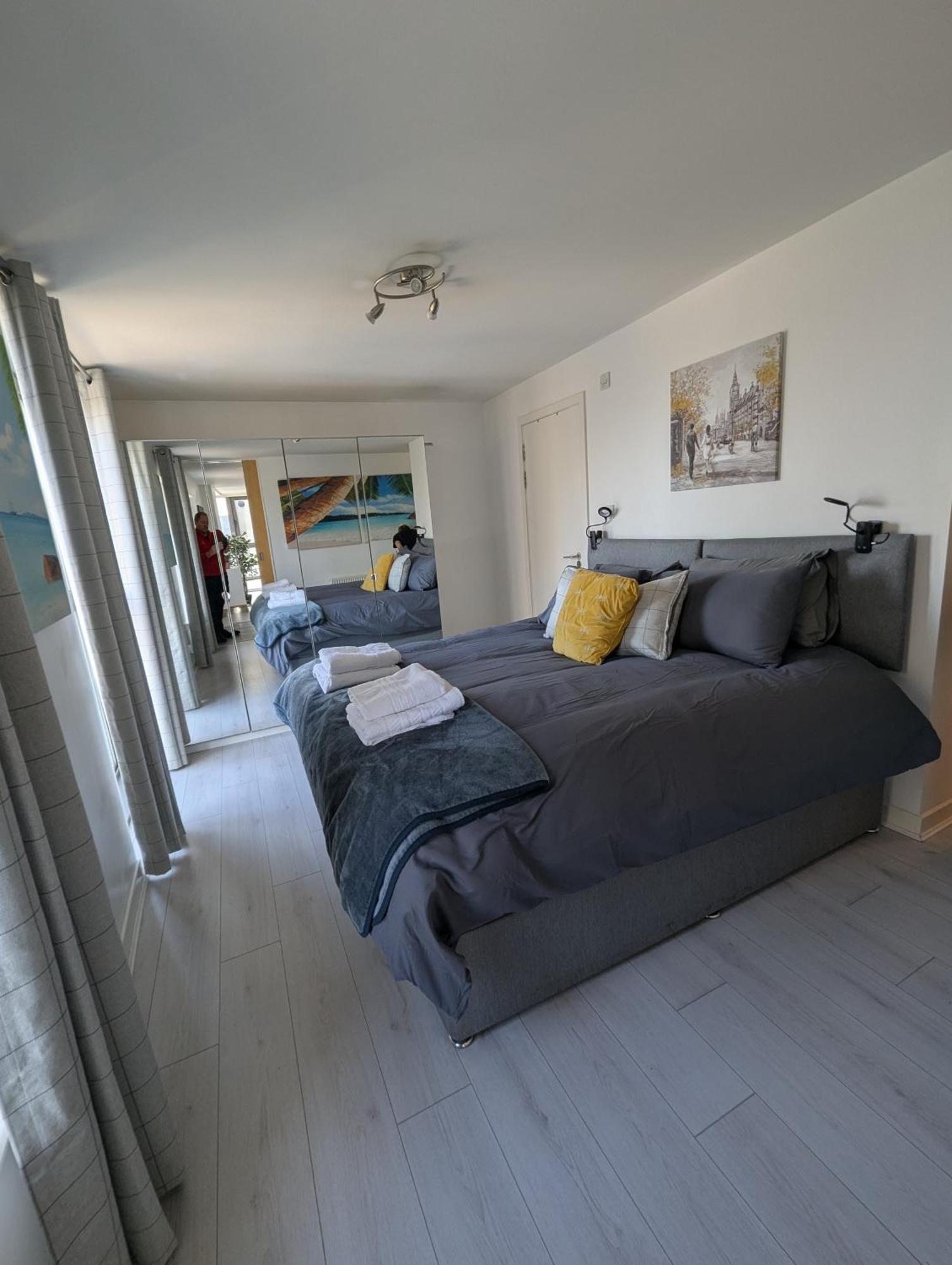 Glasgow City Centre Waterfront Apartment Buitenkant foto